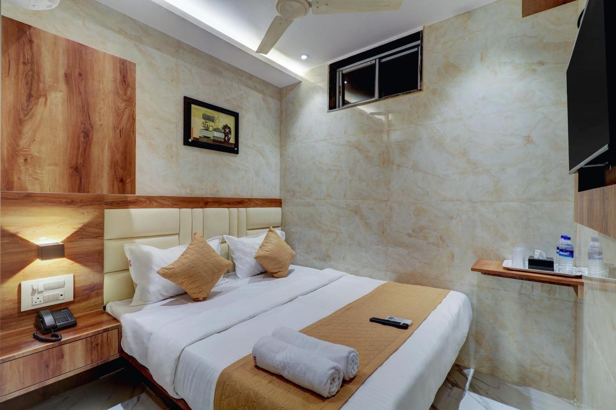 Hotel Omega Mumbai Exterior photo