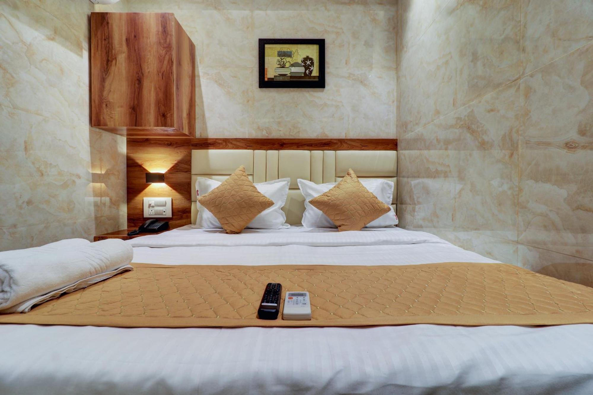 Hotel Omega Mumbai Exterior photo
